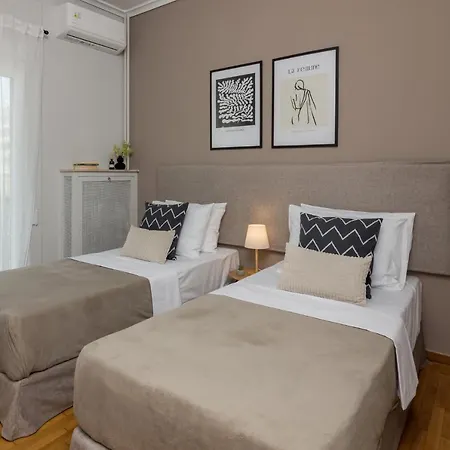 Spacious 2 Bedroom In Koukaki Apartament *