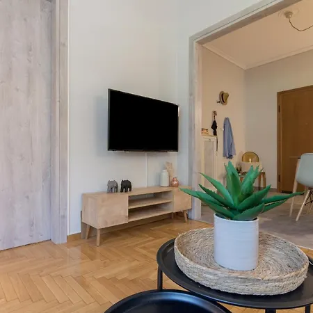 Spacious 2 Bedroom In Koukaki Apartament